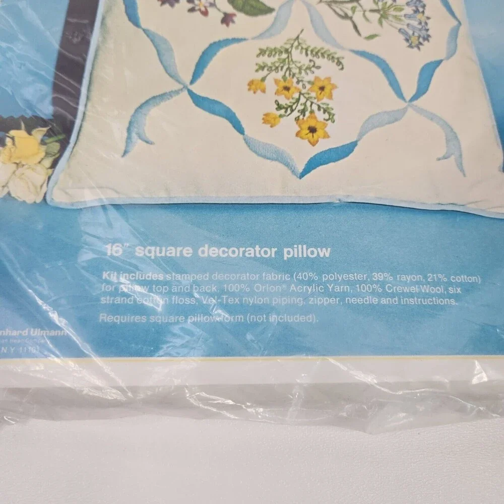VTG Bucilla Creative Needlecraft  Flowers Entwined Square Pillow Kit #2036 NOS